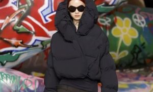 Девушка в куртке