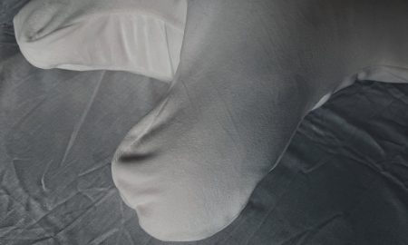 Лежит подушка