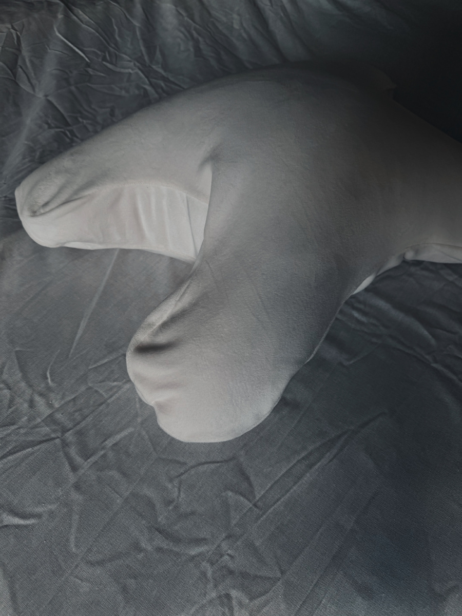 Лежит подушка