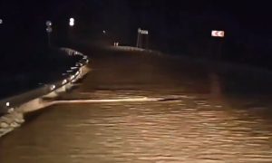 Свердловскую трассу затопило