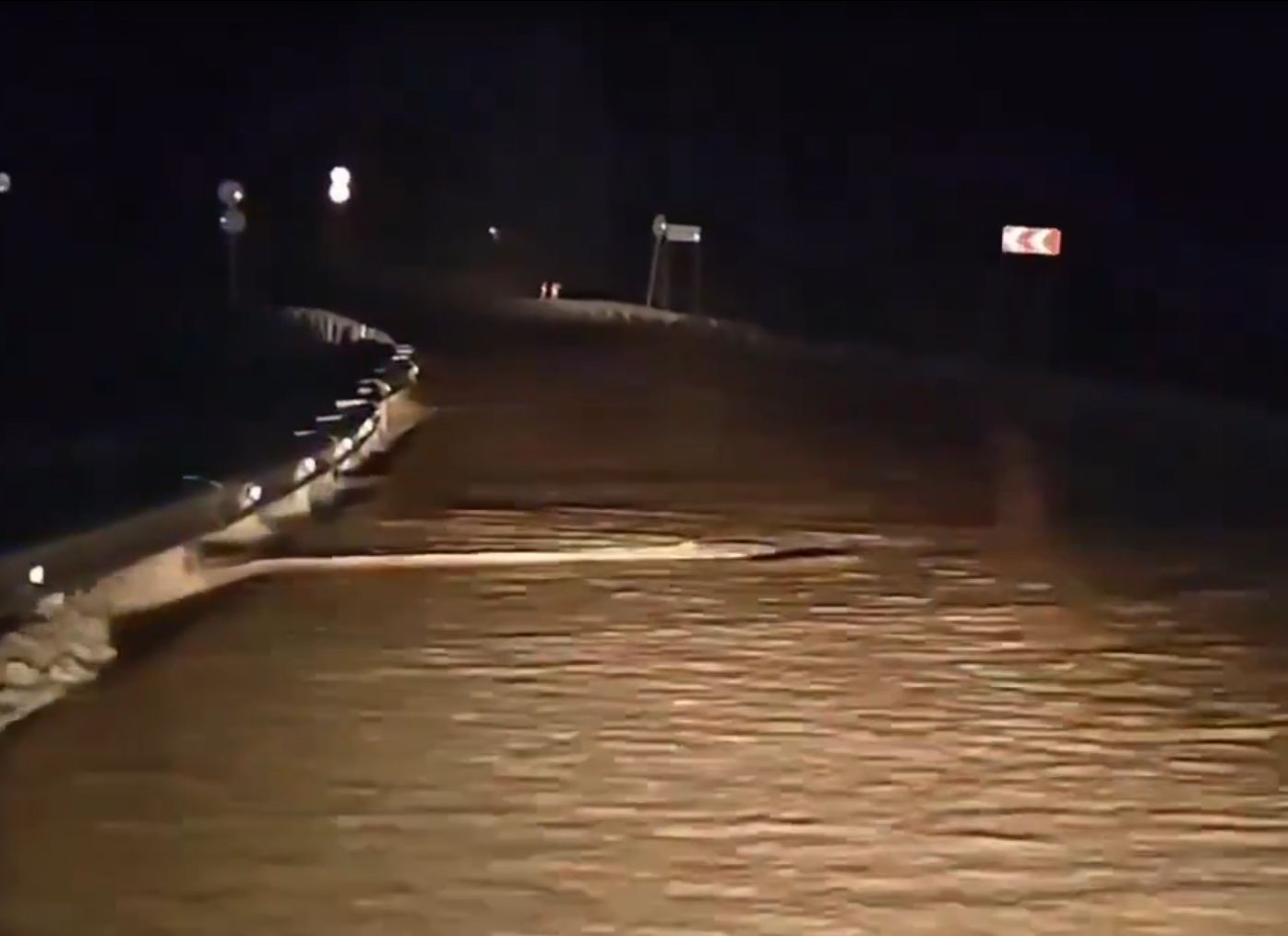 Свердловскую трассу затопило