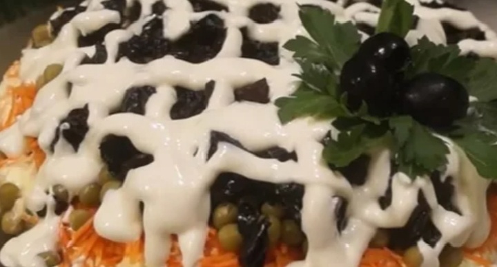 Салат Прага слоями