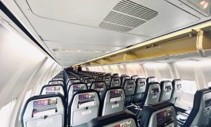 Пустой салон самолета