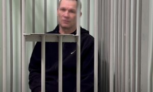 Подозреваемый в краже мужчина