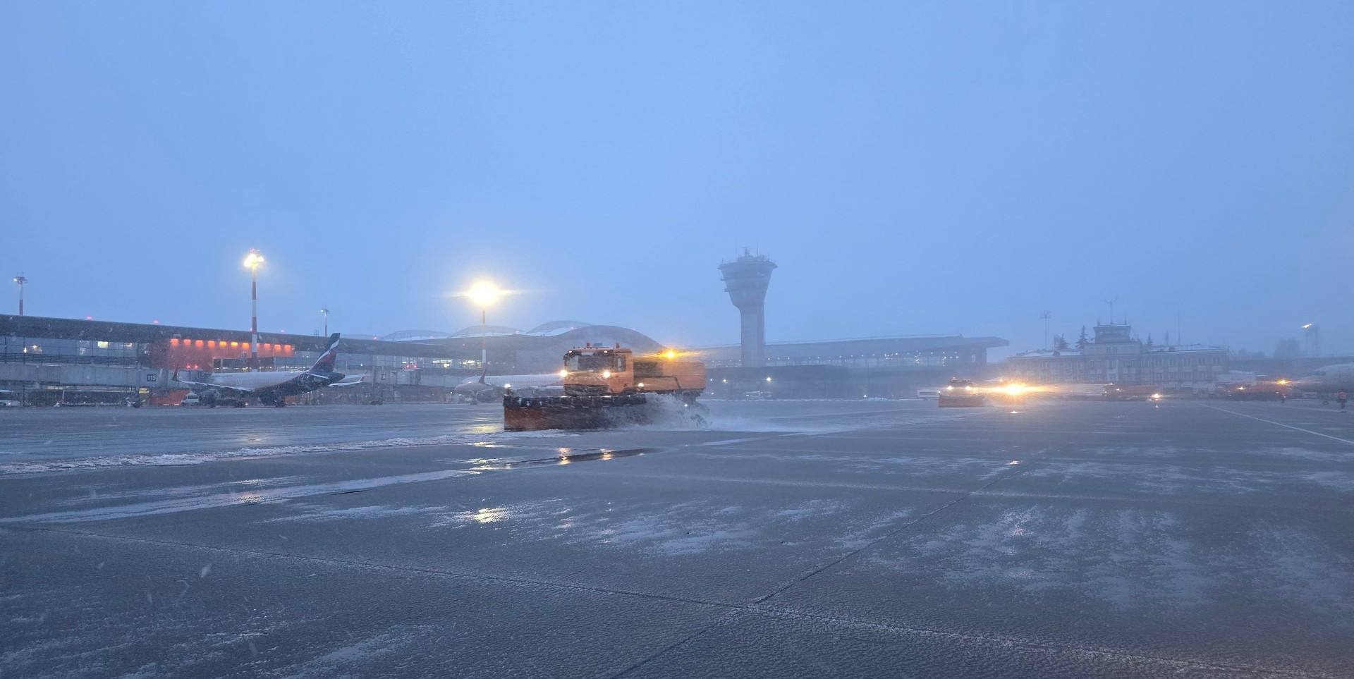 Техника в аэропорту Шереметьево