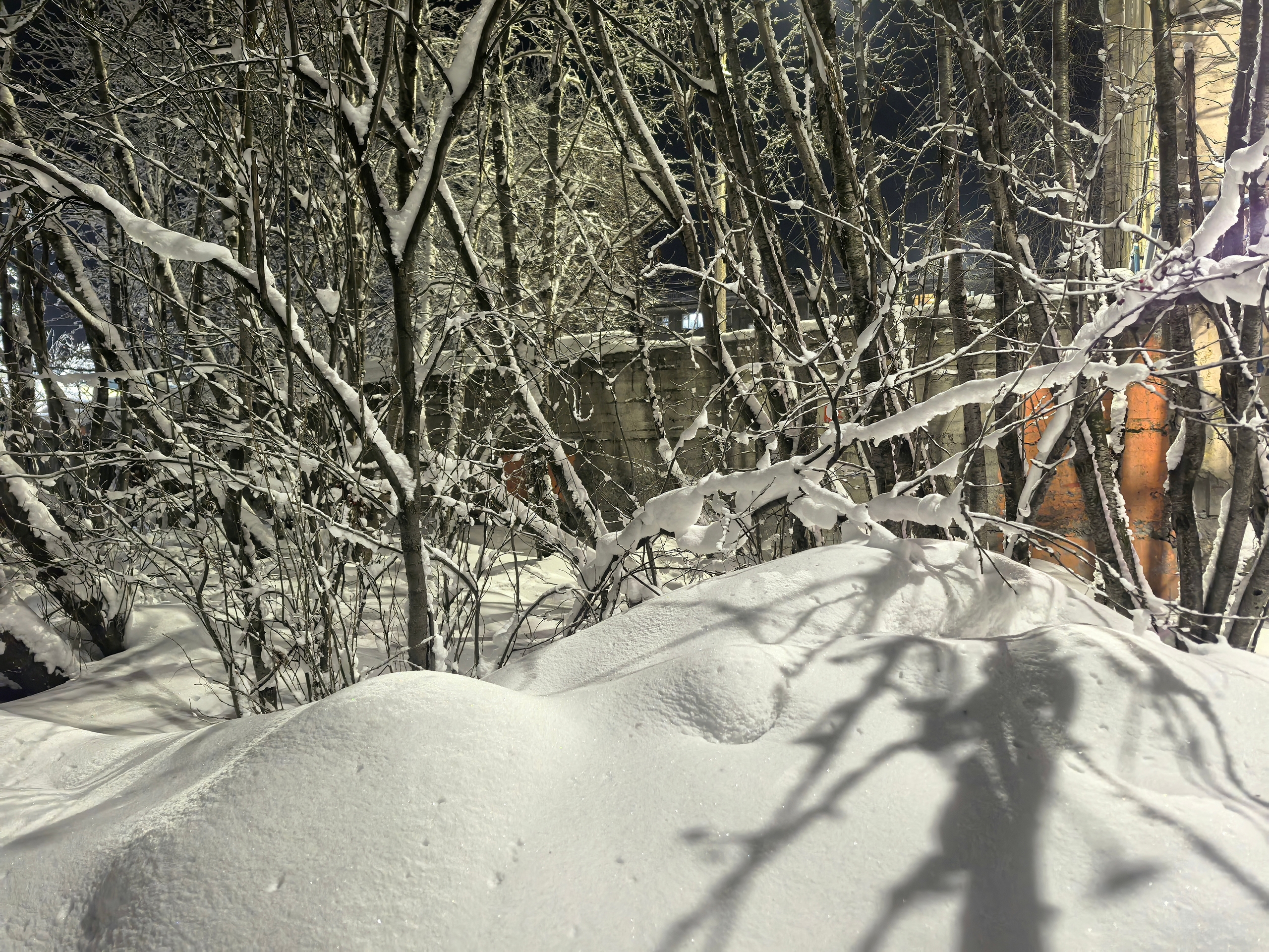 Большие сугробы весной