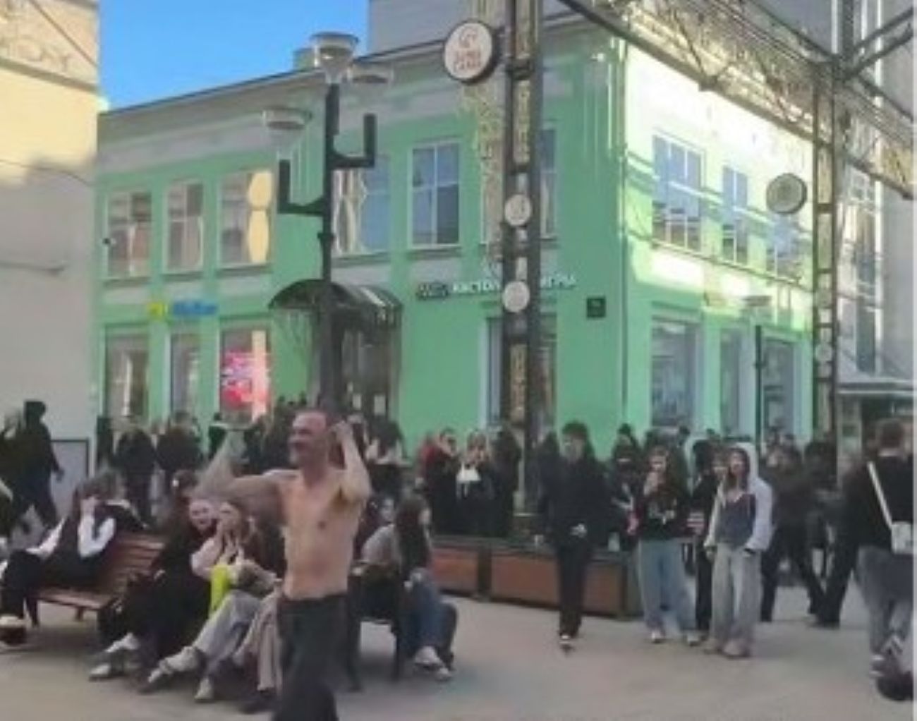 Танцующий екатеринбуржец