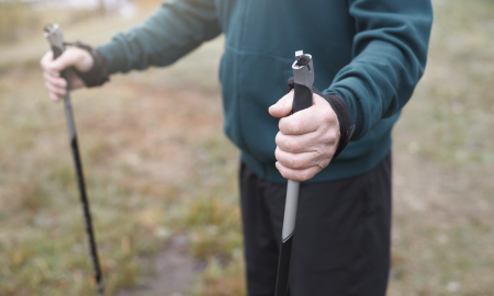 Палки для ходьбы в руках