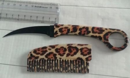 Спрятанный в расческе нож