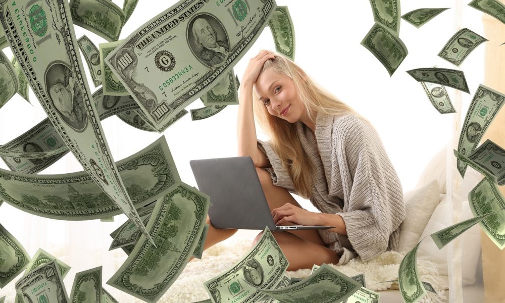Женщина с деньгами