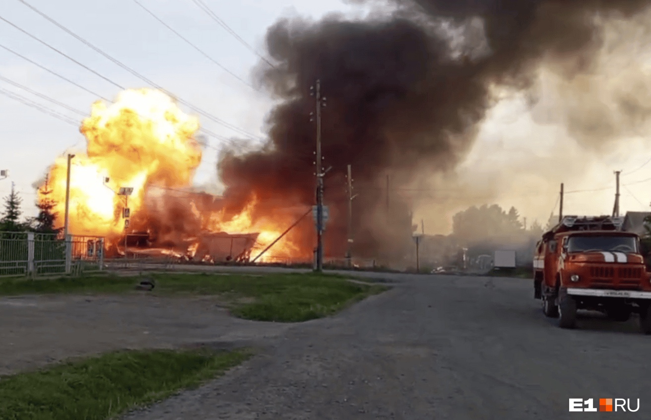 Пожар в частном секторе в Первоуральске 26 мая 2026 года.