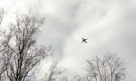 Самолет в небе