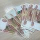 Деньги лежат на столе