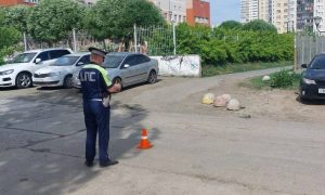 Сотрудники ГАИ на месте аварии