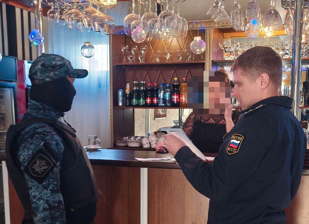 Приставы пришли в кафе