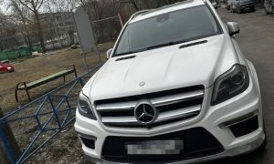 арестованный за долги автомобиль