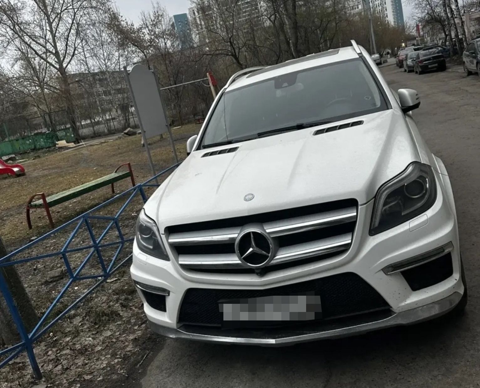 арестованный за долги автомобиль