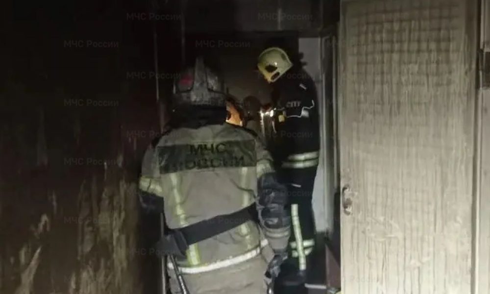 Спасатели на пожаре