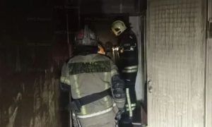 Спасатели на пожаре