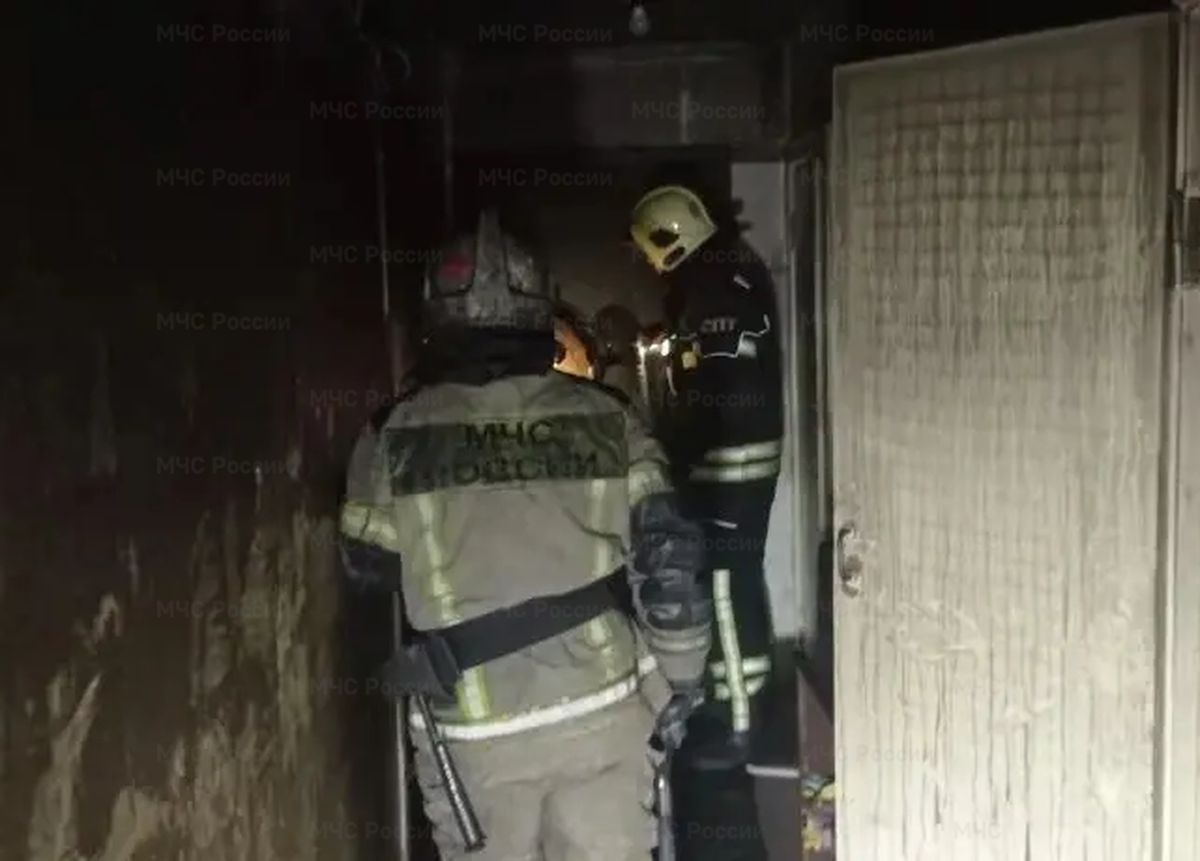 Спасатели на пожаре