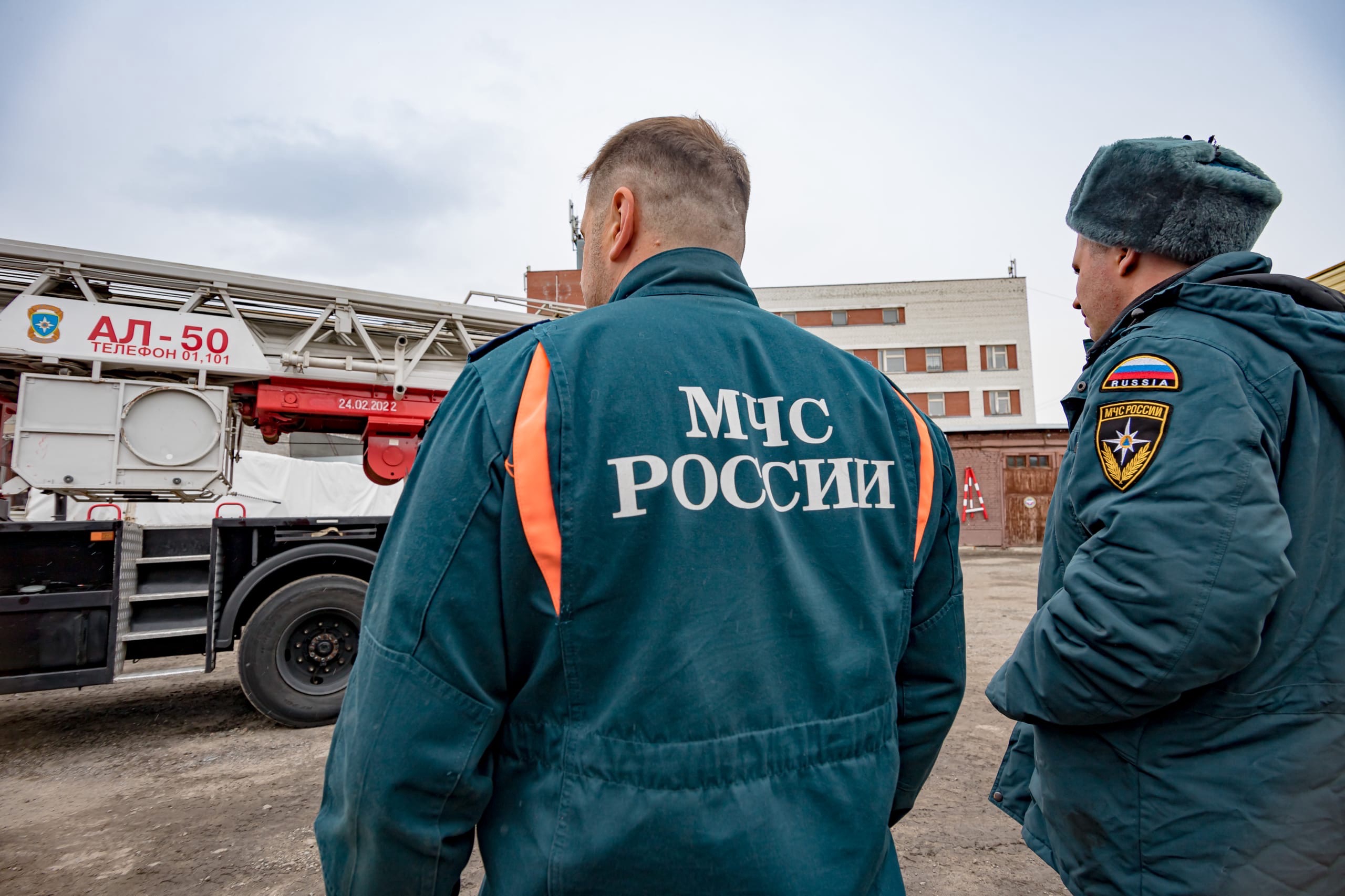 Сотрудники МЧС на выезде