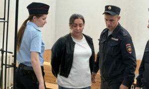 Осужденная в зале суда
