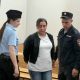 Осужденная в зале суда