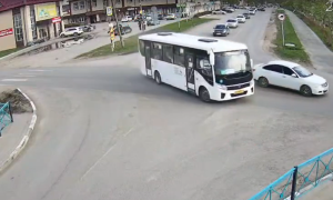 Автобус нарушает ПДД