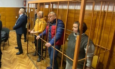 Подозреваемые в зале суда
