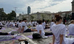 День йоги на площади в Екатеринбурге