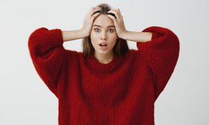 Удивленная девушка