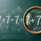 Математическое выражение 7х7-7/7+7 написанное мелом на школьной доске