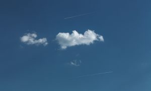 Голубое небо с облаками
