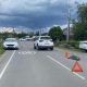 Патрульный автомобиль ГИБДД с включенными проблесковыми маячками на месте дорожной аварии в Алапаевске