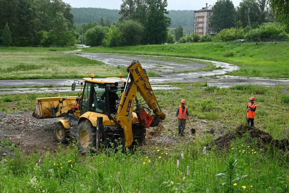 Строительная площадка в Дегтярске.