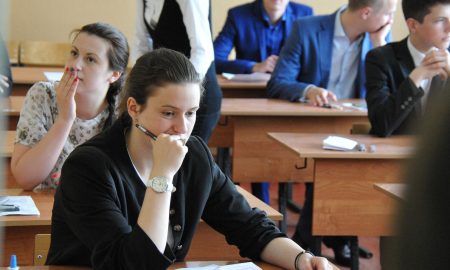 Сдача ЕГЭ по русскому языку.