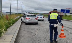 Место столкновения Хендай и Лады на улице Нескучной в Екатеринбурге