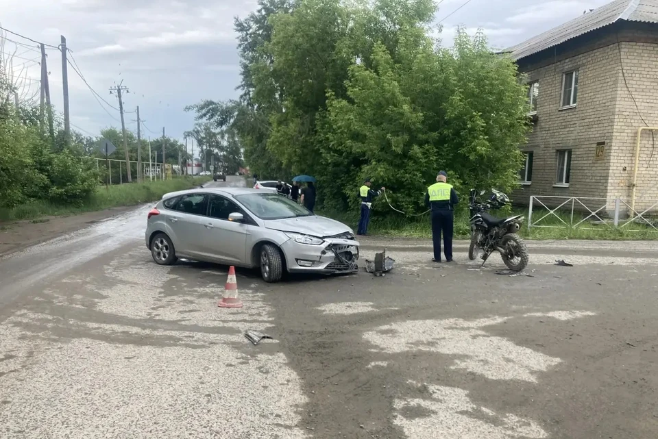 В Большом Истоке Ford протаранил питбайк с подростками