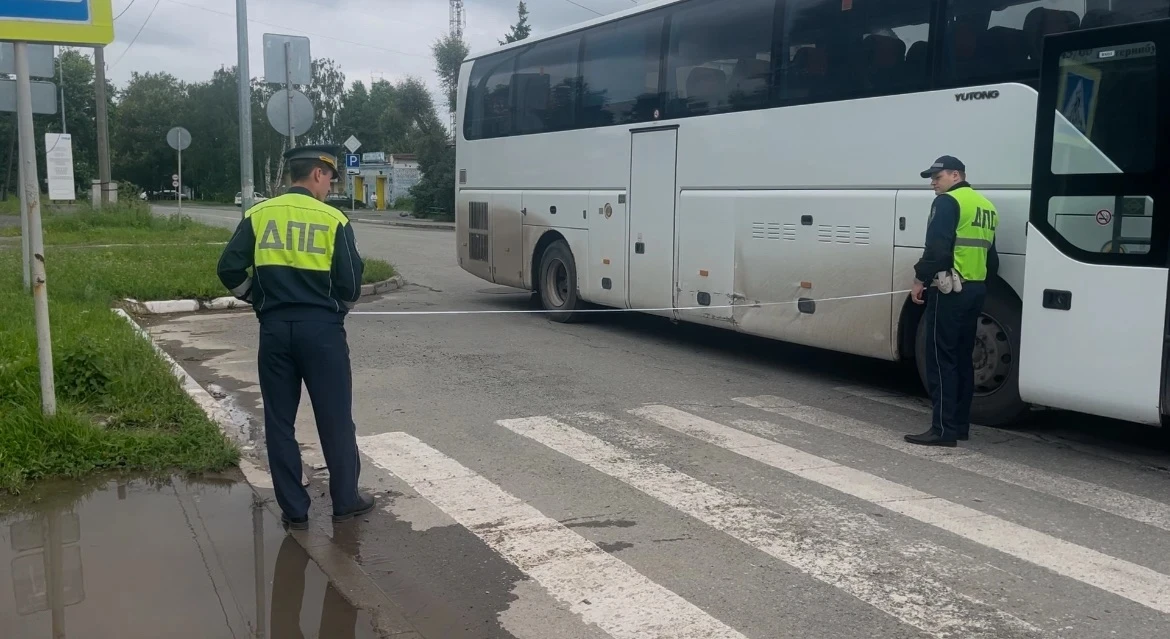 Место наезда на пешехода в Полевском на улице Володарского