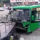 В Екатеринбурге автобус №81 вылетел на тротуар и врезался в храм.