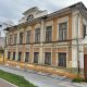 Каменное двухэтажное здание усадьбы купца Деласье в стиле классицизма на улице Горького в Екатеринбурге.