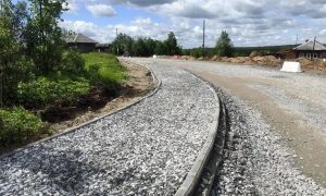Дорожники обновляют участок с пятого по седьмой километр подъезда к поселку Нейво-Шайтанский от 72-го километра автодороги Николо-Павловское — Петрокаменское — Алапаевск.