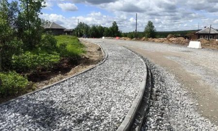 Дорожники обновляют участок с пятого по седьмой километр подъезда к поселку Нейво-Шайтанский от 72-го километра автодороги Николо-Павловское — Петрокаменское — Алапаевск.