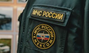 Сотрудник МЧС в форме