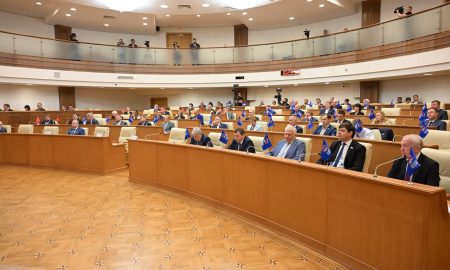 Зал заседаний Заксобрания Свердловской области.