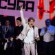 Арсений Московский получает главную награду Фестиваля молодого кино.