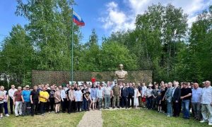 Открытие бюста Феликса Дзержинского в Нижнем Тагиле.