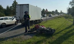 Мотоцикл на обочине