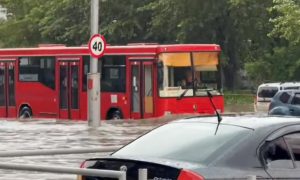Затоплены дороги в Каменск-Уральском