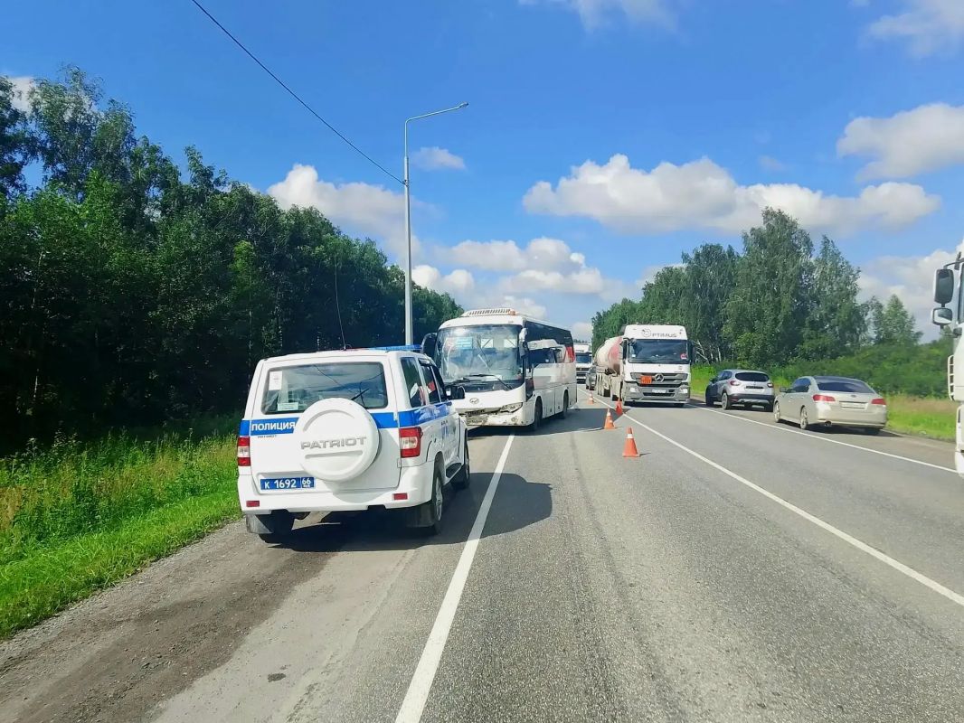 Место ДТП с участием автобуса на трассе Екатеринбург — Тюмень в Белоярском районе 4 июля 2026 года